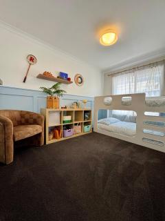 Spacious Coastal Home in Quinns Rocks - 7