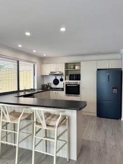 Spacious Coastal Home in Quinns Rocks - 4