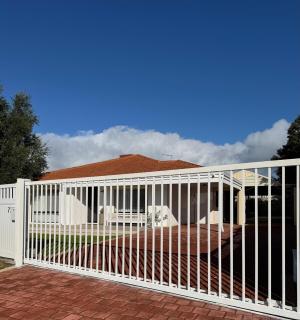 Spacious Coastal Home in Quinns Rocks - 1