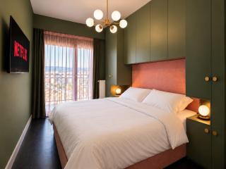 Aura Boutique Diamond 1BR - 2 Balconies - Free Parking - 1