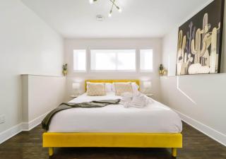 Desert Oasis Suite - KING Bed - Fireplace - WiFi - 0