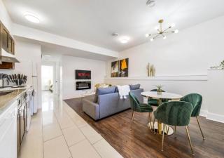 Desert Oasis Suite - KING Bed - Fireplace - WiFi - 7