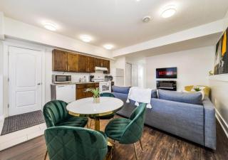 Desert Oasis Suite - KING Bed - Fireplace - WiFi - 6