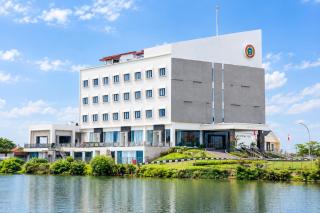 Lakeside Hotel Bekasi - 8