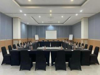 Lakeside Hotel Bekasi - 3