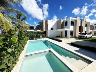 Relax & Fun Villa, Golf Cart & Electricity Included - 0