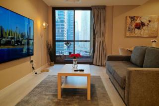 Fully Renovated, Spacious Luxury 5BR plus Maids Room on JBR Beach Near Metro & Mall By La Buena Vida Holiday Homes - 9