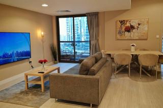 Fully Renovated, Spacious Luxury 5BR plus Maids Room on JBR Beach Near Metro & Mall By La Buena Vida Holiday Homes - 4