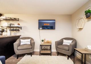 Bright Modern Suite - Netflix - WiFi - Long Stays - 1