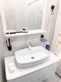 Central Avenue Suites - 6