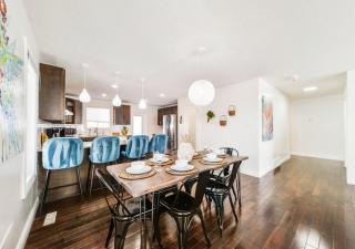Spacious 6BDR Oasis - Sleeps 17 - Garage - Fireplace - 2