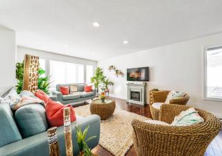 Spacious 6BDR Oasis - Sleeps 17 - Garage - Fireplace - 4