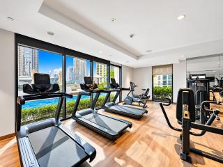 Vogue Vacation Homes, Downtown Act Two near Burj Khalifa and Dubai Mall, Three Bedroom Plus Kids room Apartment with Balcony and Burj Khalifa View, Access to all Amenities - 5