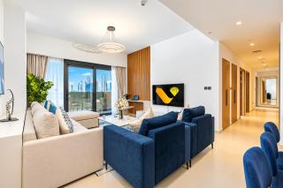 Vogue Vacation Homes, Downtown Act Two near Burj Khalifa and Dubai Mall, Three Bedroom Plus Kids room Apartment with Balcony and Burj Khalifa View, Access to all Amenities - 9