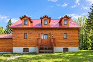 Chalet Brise du Nord with Private Spa and Pool Table & Games, Lake - 3