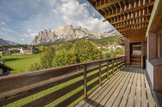 Large 4 bedroom in amazing location - 7