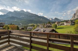 Large 4 bedroom in amazing location - 4