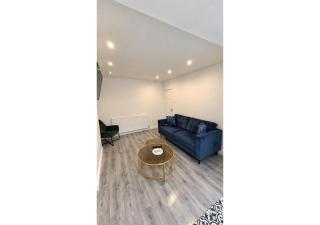 Modern 4-Bedroom House in Penn, Wolverhampton - Upper Penn - 1