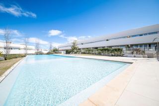 Buena Vista, Pink lake view penthouse with pool, by OYOOSTAYS - 0