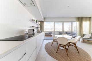 Buena Vista, Pink lake view penthouse with pool, by OYOOSTAYS - 9