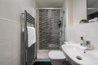 Modern 5-Bedroom Detached House in Castle Hill, Ebbsfleet Valley - 2