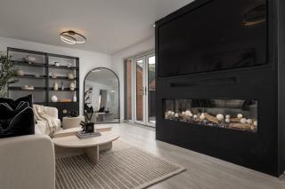 Modern 5-Bedroom Detached House in Castle Hill, Ebbsfleet Valley - 4
