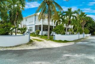 Relaxing Island Retreat Steps to Grace Bay Beach - 0