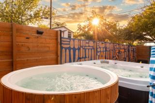 Austin Oasis - Pool Hot Tub Sauna Gym Mini Golf - 1