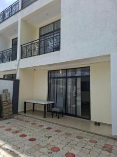 White Home Apartment - 0