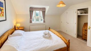 Damson Cottage - Peaceful location, charming communal orchard & private patio garden - 1