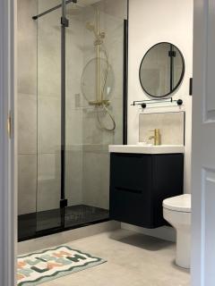 Stylish Two Bed Apartment - 7