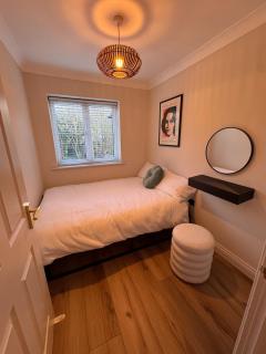 Stylish Two Bed Apartment - 4