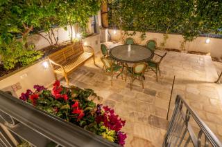 Nicola House - 4