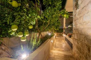 Nicola House - 5