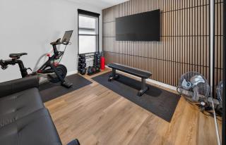 Hot Tub Gym Dog friendly Near Amphitheater - Broken Arrow - 2
