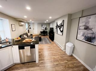 Boardwalk- large modern unit with King bed fast WIFI free coffee and easy parking - 8