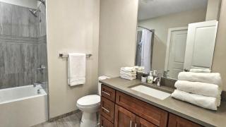 Downtown Suite - Spacious! RnRHoF, Casino, Stadium - 1