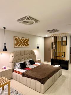 The Walnut Lounge - 1