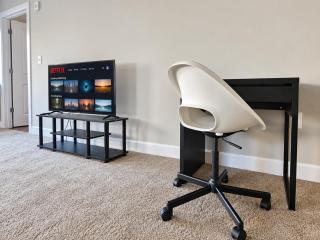 Downtown Suite - Spacious! RnRHoF, Casino, Stadium - 9