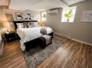Boardwalk- large modern unit with King bed fast WIFI free coffee and easy parking - 6
