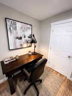 Boardwalk- large modern unit with King bed fast WIFI free coffee and easy parking - 4