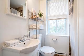 The Terrace at Park Place 2nd floor walk up -cozy 2 bedroom fast WiFi free coffee - 2