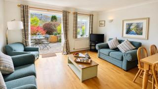 Damson Cottage - Peaceful location, charming communal orchard & private patio garden - 8