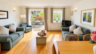 Damson Cottage - Peaceful location, charming communal orchard & private patio garden - 7