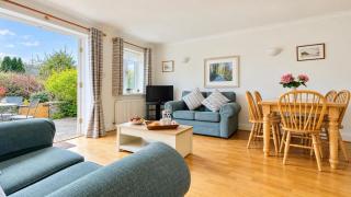 Damson Cottage - Peaceful location, charming communal orchard & private patio garden - 6