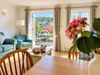 Damson Cottage - Peaceful location, charming communal orchard & private patio garden - 5