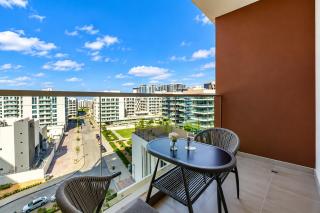 Vogue Vacation Homes, Arjan Jwelz by Danube near Miracle and Butterfly Garden, Studio Apartment with Balcony and Vibrant Community View, Access to all Amenities - 8