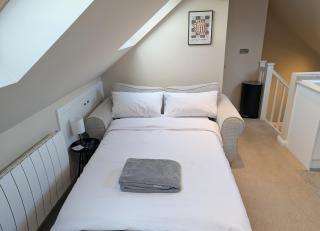 Private Annexe Near Town Centre, Sleeps 4, Free Parking - 2