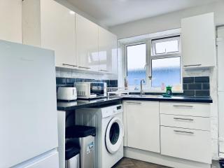 Short Stay Swindon Town Centre Apartment Sleep 5 - 4