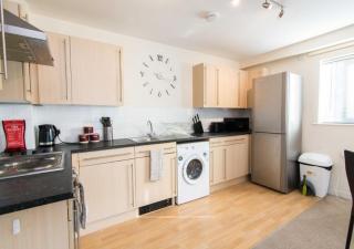 Coventry 2-BDR Near City Centre with Free Parking - 9